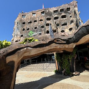 Zoo Entrance Area - Hotel