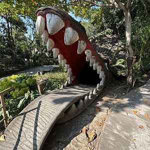 Monster Statue - tunnel