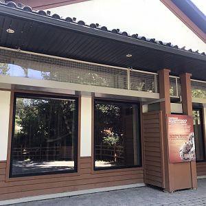 Picture of the indoor habitat for the Japanese Macaque