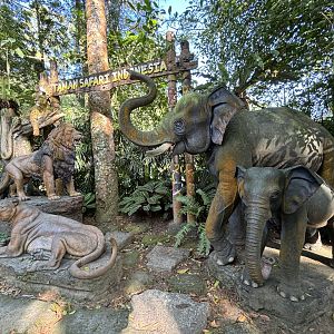 Assorted Animal Statues