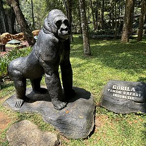 Gorilla Statue