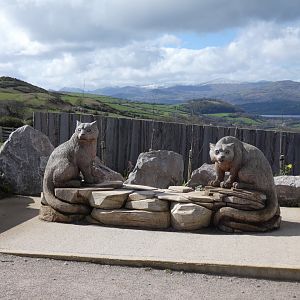 Snow leopard statue bench