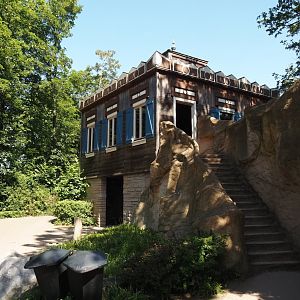 Russian datsja themed Amur tiger viewing area, 2024-06-08