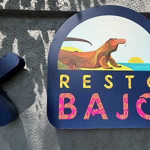 Zoo Restaurant Sign