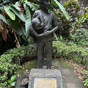 Primate Center Statue