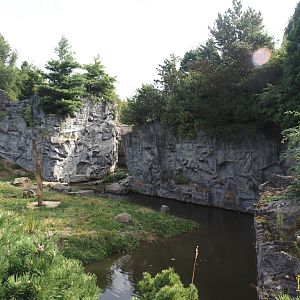 Water area and waterfall crevice in the Kamchatka brown bear exhibit, 2024-08-05