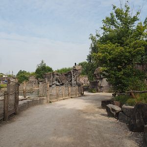 Walkway alongside California sea lion exhibit, 2024-08-05