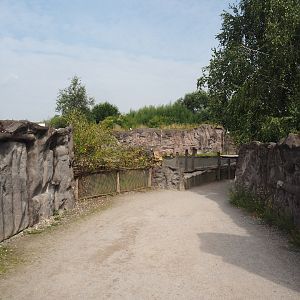 Walkway alongside California sea lion exhibit, 2024-08-05