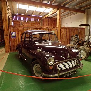 Morris Minor in tractor barn 14.10.23