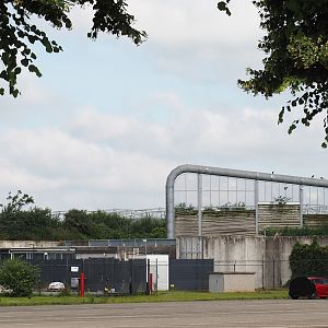 Off-show area behind the polar bear exhibit, seen from the parking lot, 2024-06-23