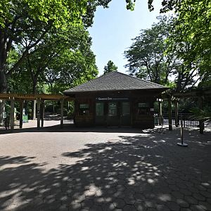 Queens Zoo - Entrance