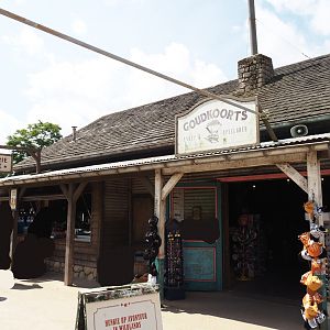 Serenga - Prairie and gold rush themed gift shop and food and drinks stand, 2024-06-23