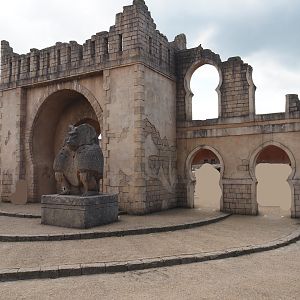 Serenga - Hamadryas baboon arena entrance, 2024-06-23