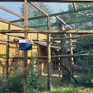 Wojciechow Zoo - Macaw aviary