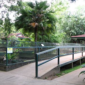 Cairns Tropical Zoo 2007 - Crocodile complex