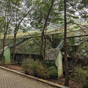 Large walkthrough aviary from the top