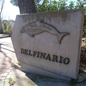 Sign thorwards the dolphinarium -Zoo Aquarium de Madrid (2025)