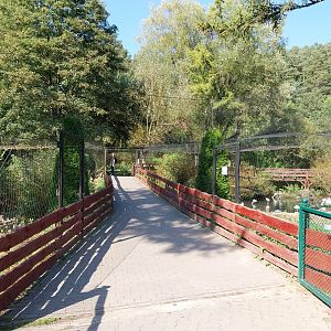 Wetland aviaries visitor path