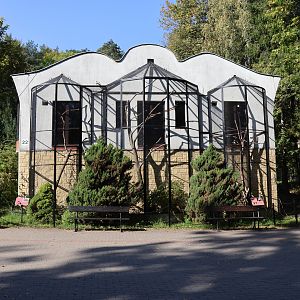 Bird & Reptile House - Macaw aviaries