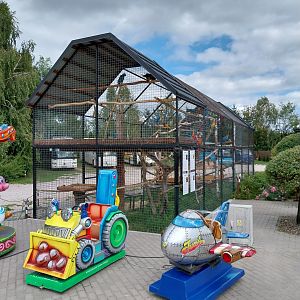 Entrance - Macaw aviary