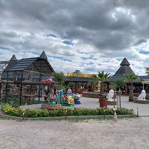 Entrance - Macaw aviary