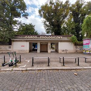 Entrance on Zwierzyniecka Street