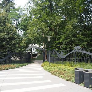 Entrance of route to Apenheul with Apenheul sign and monkey cut-outs, 2024-08-18