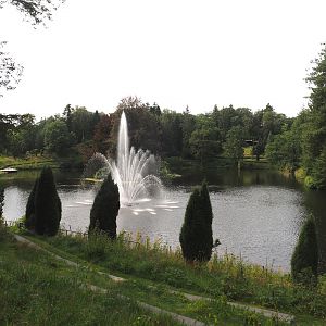 Park Berg & Bos (City and nature park in which Apenheul is located) - Forest pond with large fountain, 2024-08-18