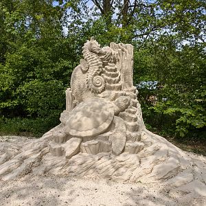 Sand & Zoo event - Sea turtle and seahorse sand sculpture