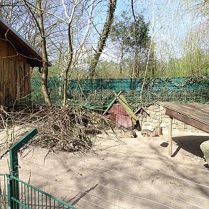 Mara enclosure