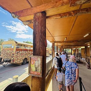 Loading station for safari buses