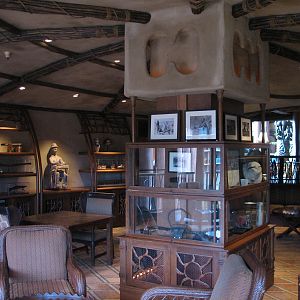 Sunset Savanna Overlook - Lounge