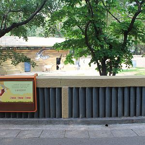 Enclosure for Scimitar-horned Oryx (Oryx dammah)