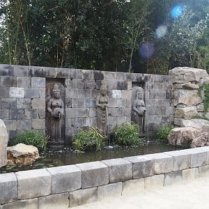 Asian spouting statues, 2025-07-12
