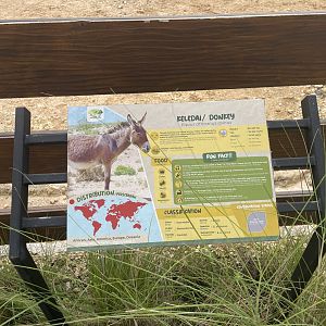 donkey signage - aviary park