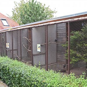 paraZOO - row of aviaries