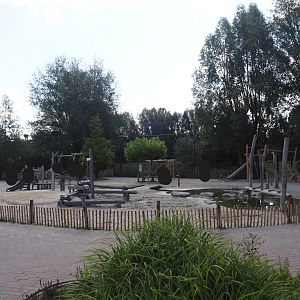Rest area between Amur tiger and Indian rhinoceros exhibits - Playground, 2025-08-24