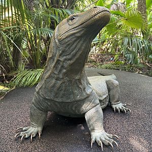 Sep. 2025 - Komodo Dragon Statue