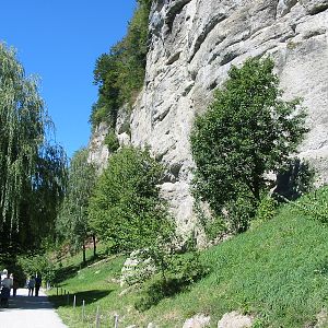 Tiergarten Hellbrunn - Pathway along the cliff