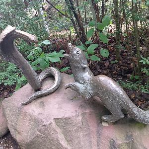 Mongoose and cobra statues
