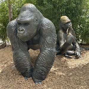 Sep. 2025 - Great EscApe - Gorilla Statues