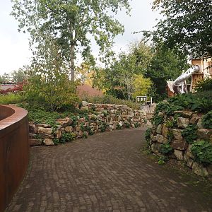 Route from bongo and pygmy hippo indoor exhibit viewing areas to the playground and the restaurant, 2025-09-30