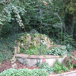 Zoo de Mulhouse 2006 - Former bird cage