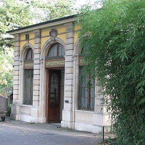 Basel Zoo 2006 - Entrance to the historic Antelope House
