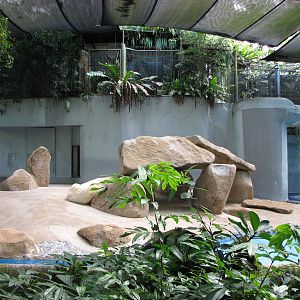 Singapore Zoo 2008 - Side-view of the Polar Bear exhibit
