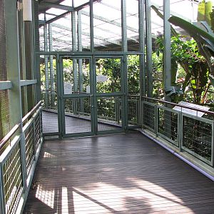 Jurong Bird Park 2008 - Entrance door between aviaries in the Window of Par