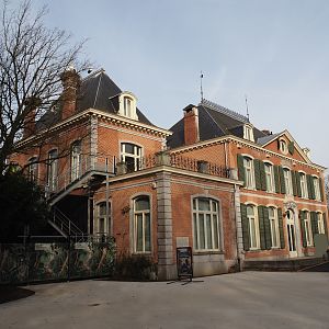 1780 manor house, usually a restaurant but currently used as a ticket office and gift shop building, 2024-03-20