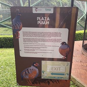 plaza puyuh signage - taman burung