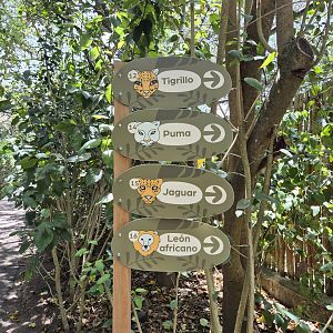 Quito zoo signs