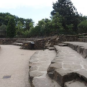 Walkway and seating next to Eastern Atlantic harbor seal exhibit, 2025-05-22